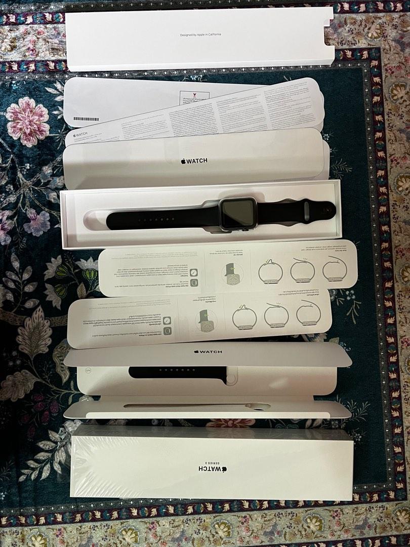 Apple watch s3 42mm space gray top