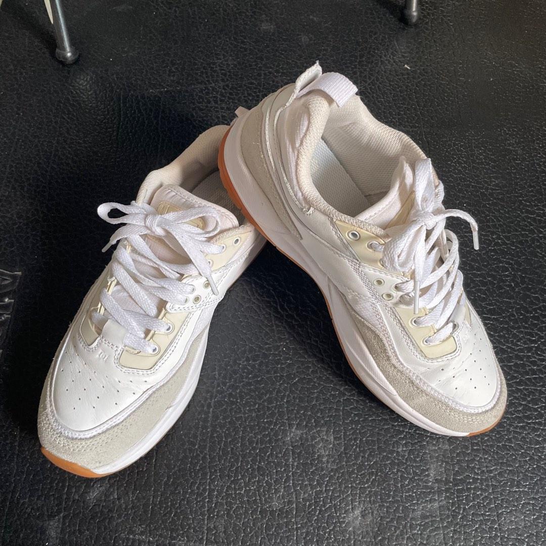DC white Sneakers Men s Fashion Footwear Sneakers on Carousell