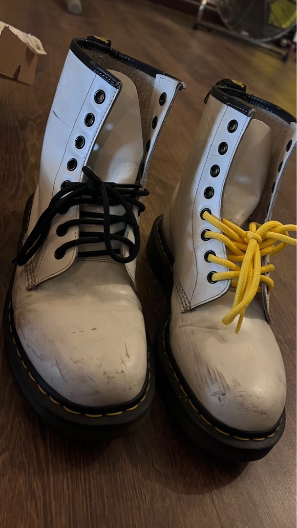 Dr martens online airwair white