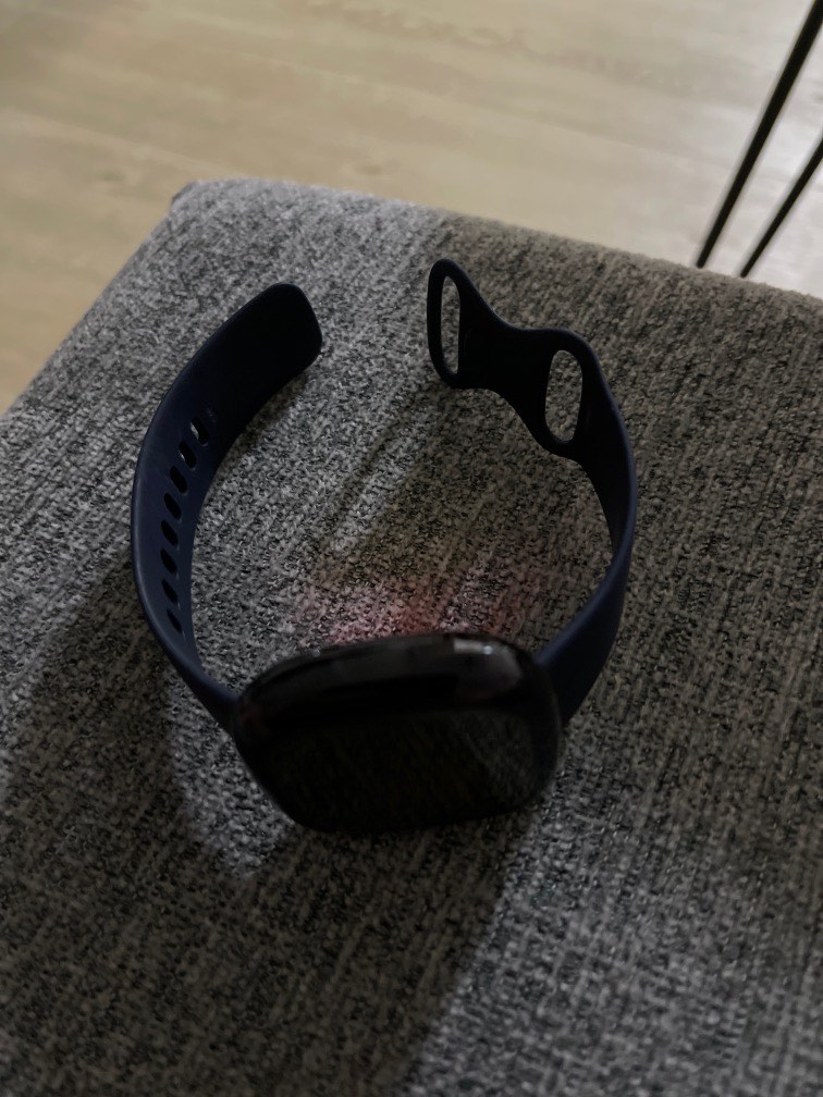 Fitbit Versa 3, Sports Equipment, Bicycles & Parts, Parts & Accessories