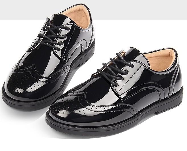 Glossy online black shoes