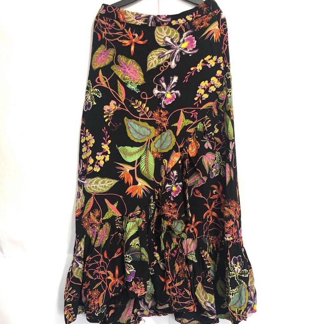 H M long floral printed flowy skirt Women s Fashion Bottoms