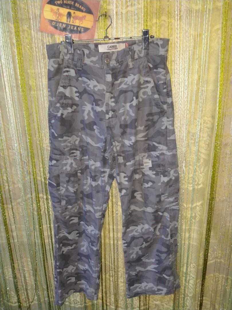 Levi's camouflage cargo pants, Men's Fashion, Bottoms, Jeans on Carousell