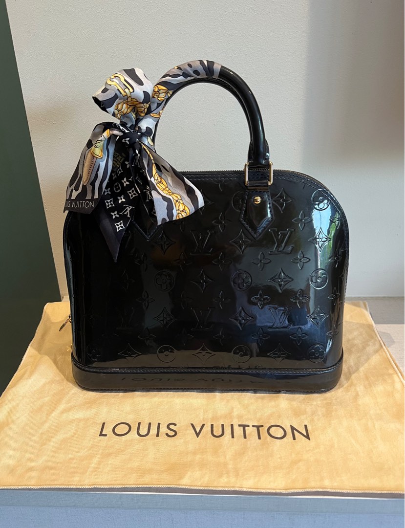 AUTHENTIC Louis Vuitton Brea PM Vernis Pomme D'Amour PREOWNED