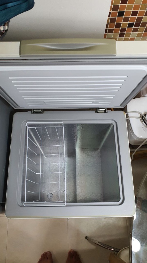 Midea 99l chest freezer bd100, TV & Home Appliances, Kitchen Appliances