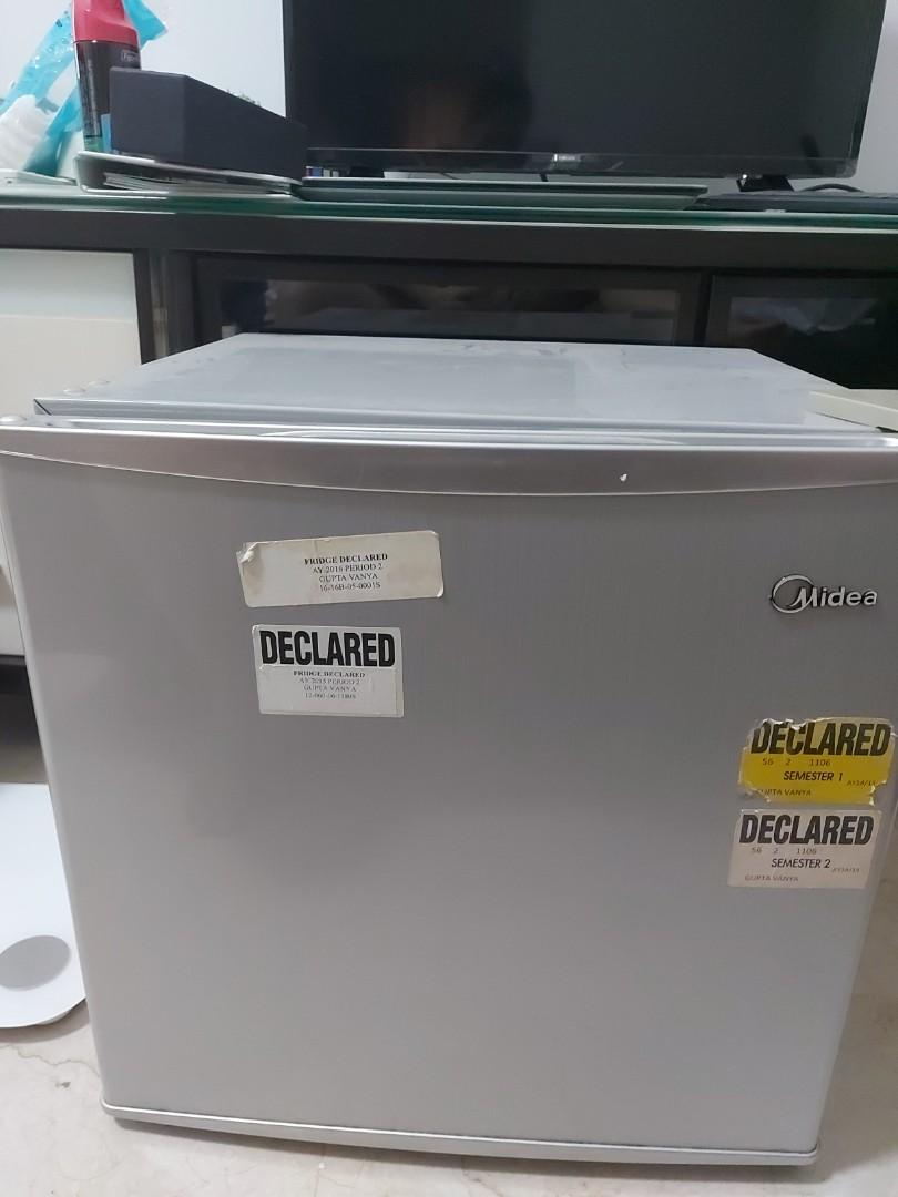 Midea Mini bar fridge not working, TV & Home Appliances, Kitchen