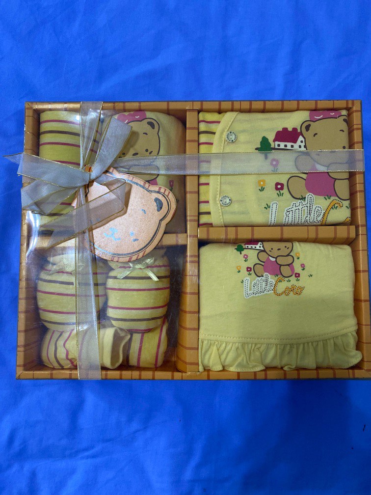 Newborn gift set for girls, Babies & Kids, Babies & Kids Fashion on