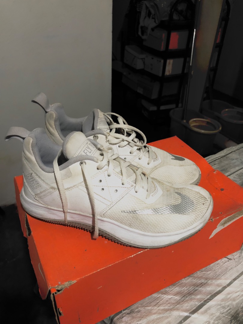 nike fly by 2 grey