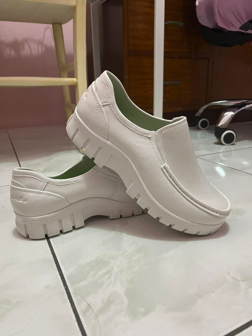 Nursing White Duty OR Shoes Iguanas Sandals Moonwalker Waterproof Unisex  (White), Women's Fashion, Footwear, Slippers and slides on Carousell