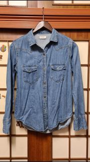 (Category: ) located in . Submitted by sisters_closet (Listing ID 1184231865, Image 1). Description: .