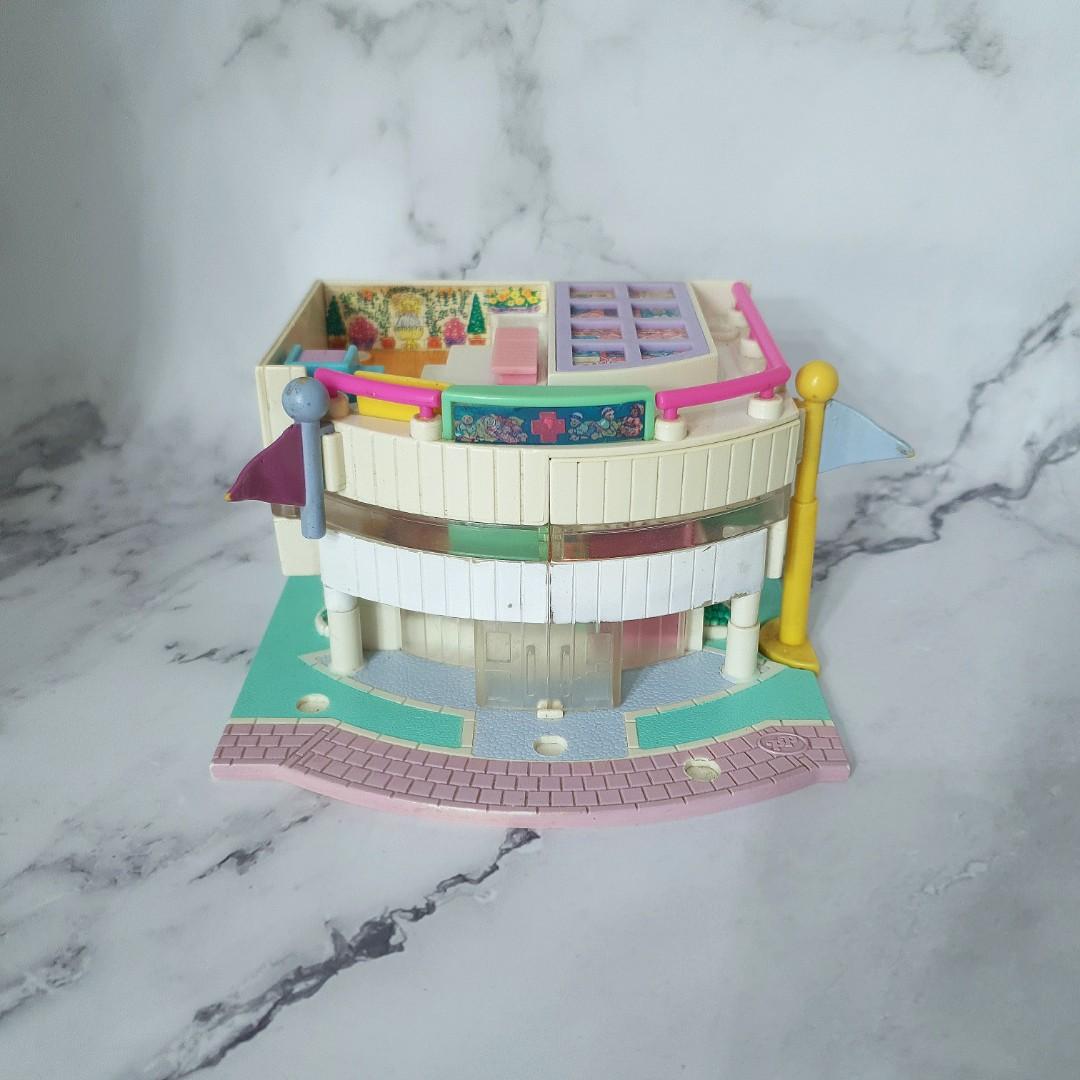 Polly Pocket 1995 Pollyville Children's hospital, Hobbies