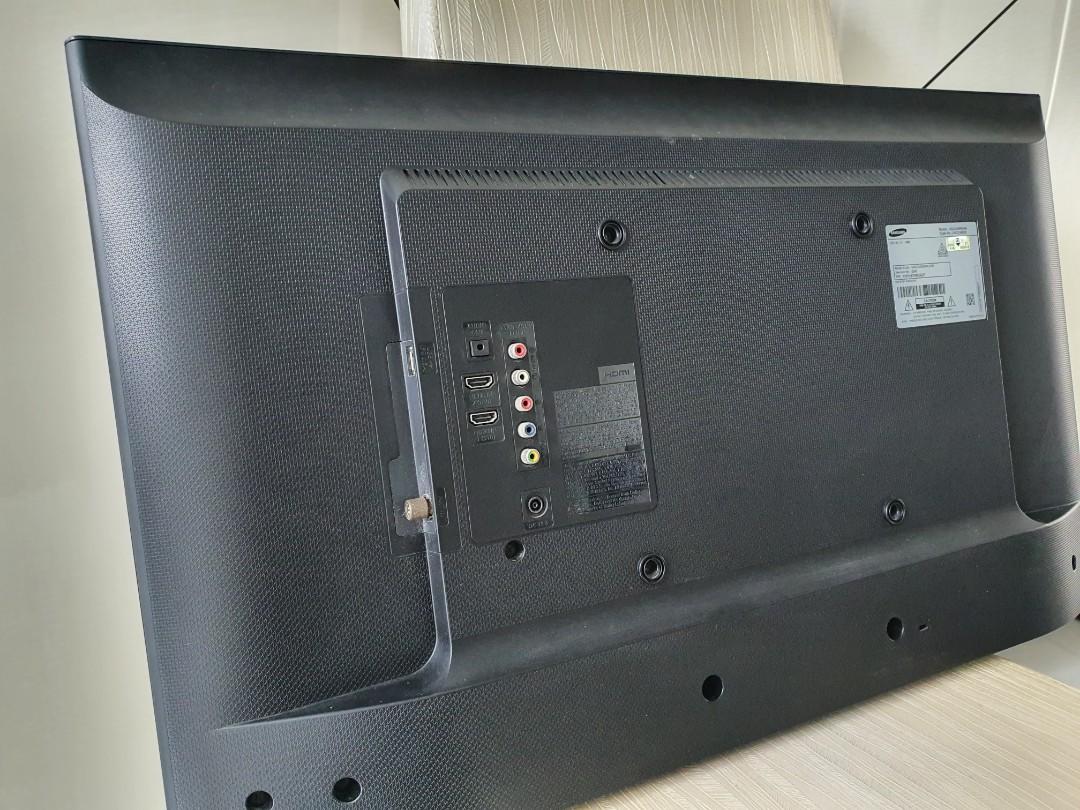 Samsung TV 32" LED with original remote control, TV & Home Appliances