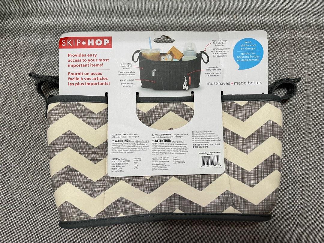 Skip Hop Grab & Go Stroller Organizer - Chevron (Category: Strollers) located in Marikina City. Submitted by unhoard_manila (Listing ID 1184178054, Image 3). Description: This insulated beverage and essentials caddy stretches to hold bottles and coffee cups securely, while providing easy access to your most important items. Fitting most stroller bars and handles, this organizer bag includes a detachable wristlet for errands and a headphone port f