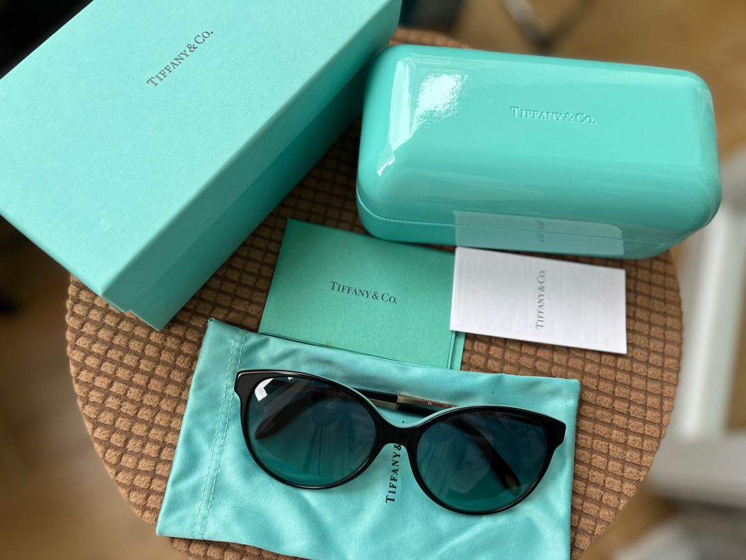 Tiffany sunglasses full set no receipt, 女裝, 手錶及配件, 眼鏡 Carousell