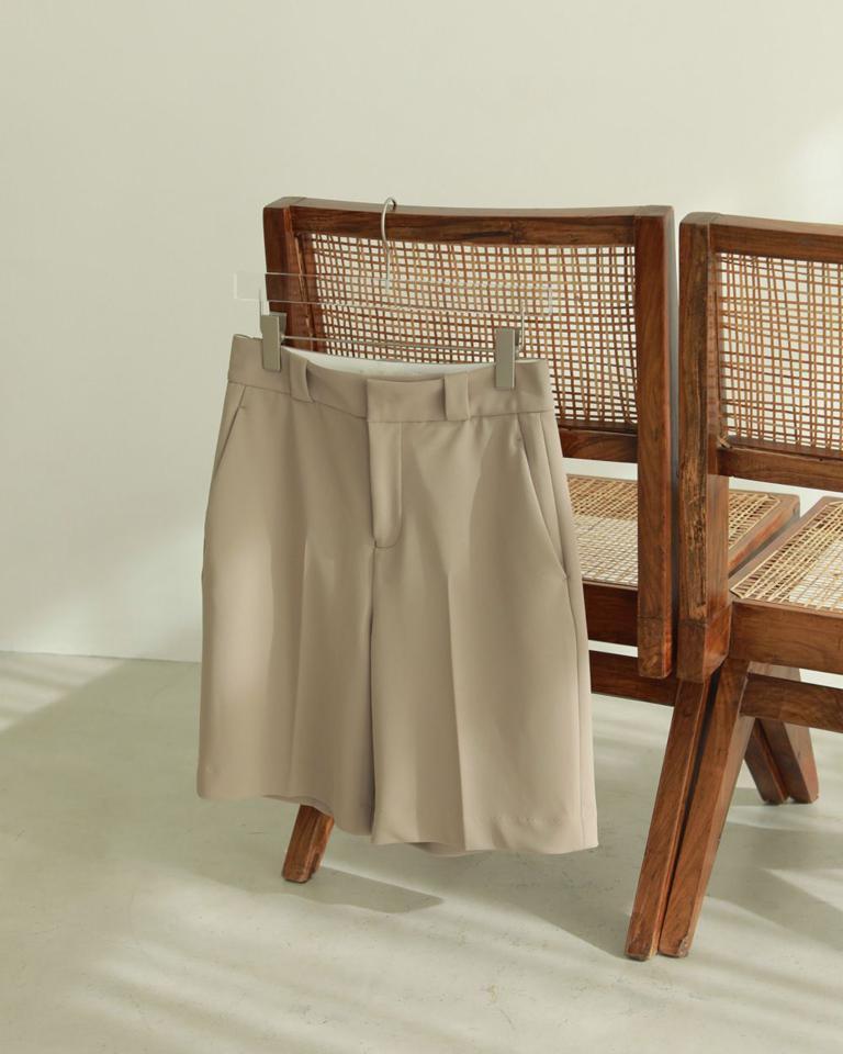 Todayful Twill Half Pants & shorts in Natural/ Light Beige 日本