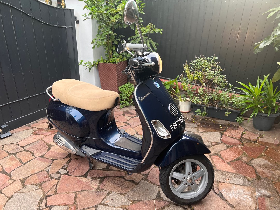 Vespa LX150 super low mileage 19k, Motorcycles, Motorcycles for Sale