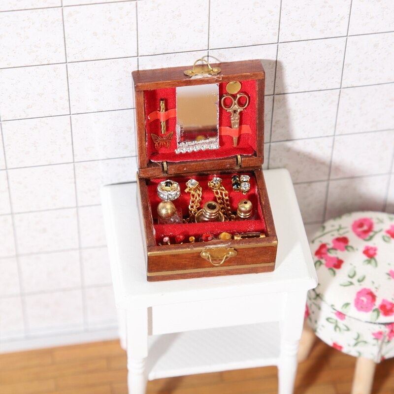 Vintage Miniature Jewelry Box 112 scale dollhouse toy, Hobbies & Toys