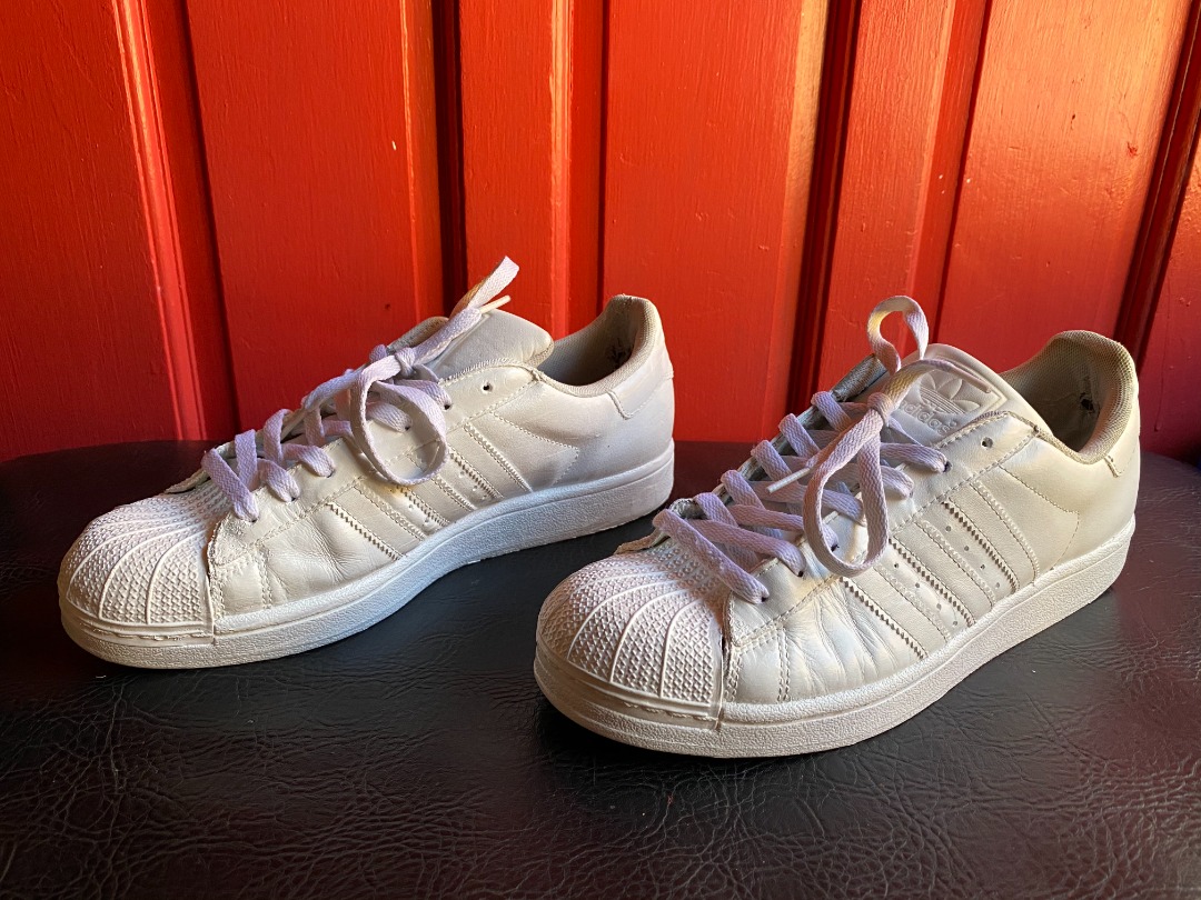 adidas superstars triple white