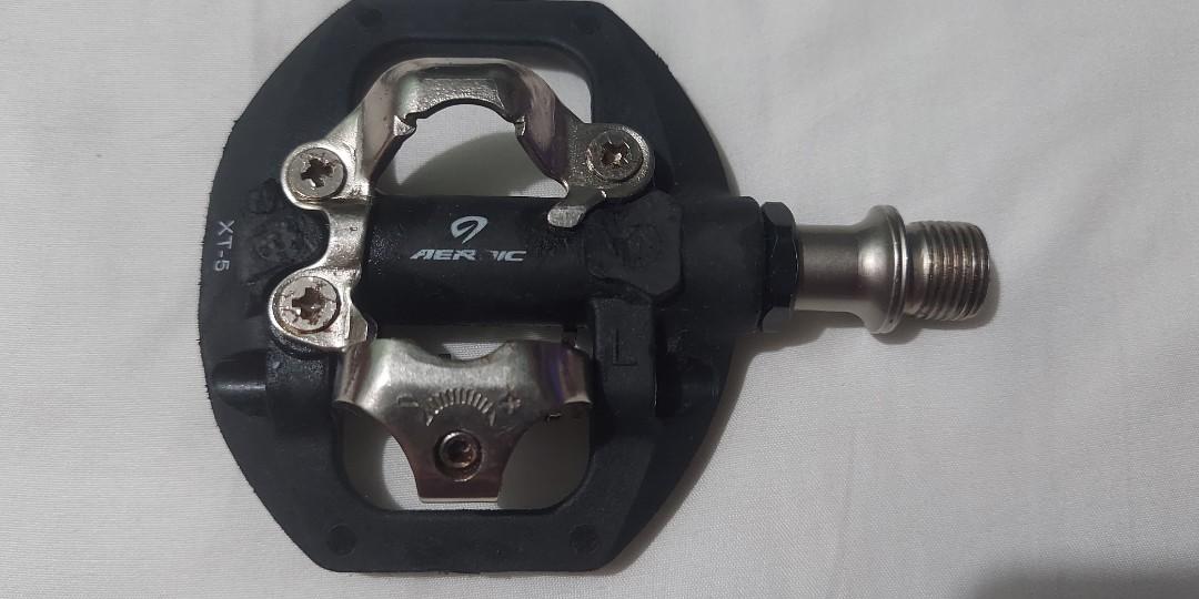 Aeroic cleats pedal top