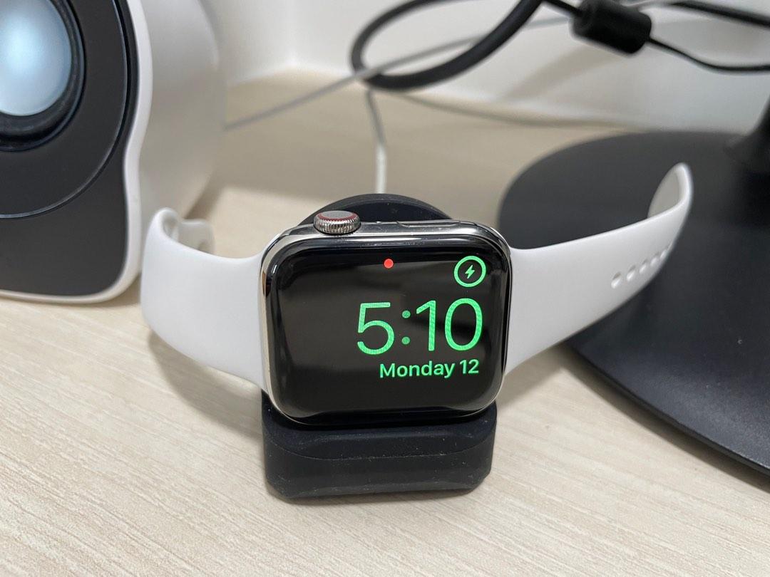 Apple watch series 4 stainless steel case with white new arrivals sport band