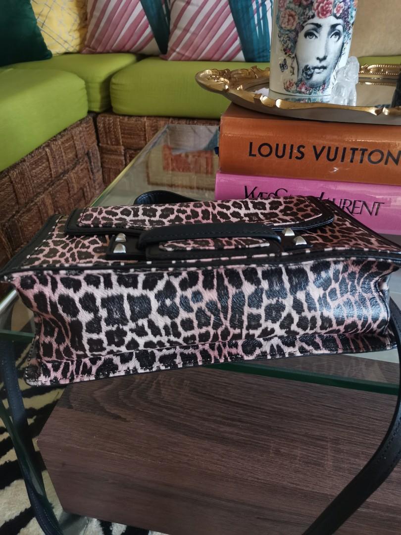 Authentic Decke Bag (Category: Luxury Bags & Wallets) located in Paranaque City. Submitted by luxehuntsmla.bymari (Listing ID 1184350519, Image 3). Description: 9/10 Condition Malinis inside and out Comes with authenticity card..