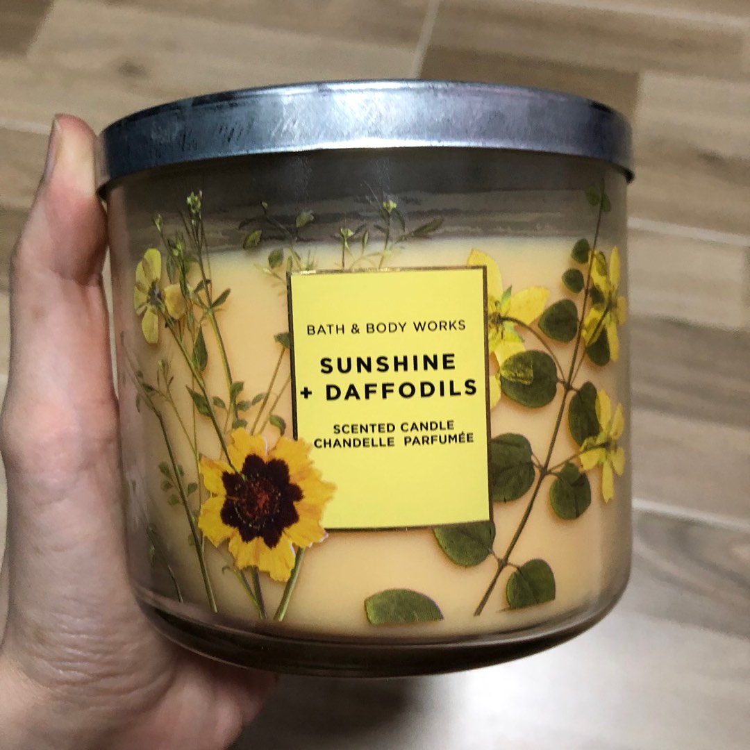 Bath & Body Works Candle Sunshine daffodils, Furniture & Home Living