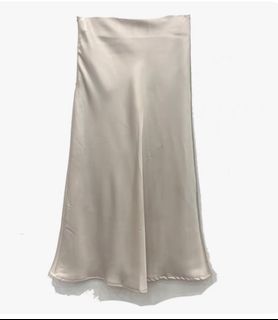 (Category: ) located in . Submitted by Thecloset (Listing ID 1184487262, Image 1). Description: .