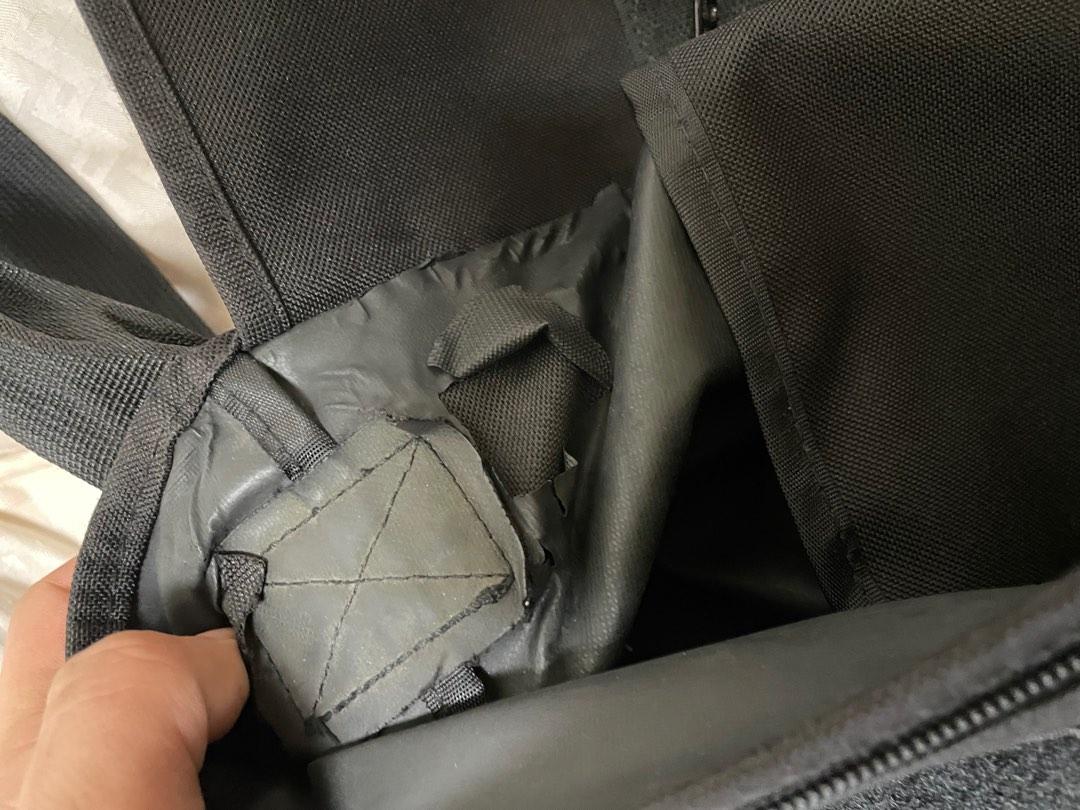 Carhartt Parcel Bag Men s Fashion Bags Sling Bags On Carousell carhartt-parcel-bag-men-s-fashion-bags-sling-bags-on-carousell