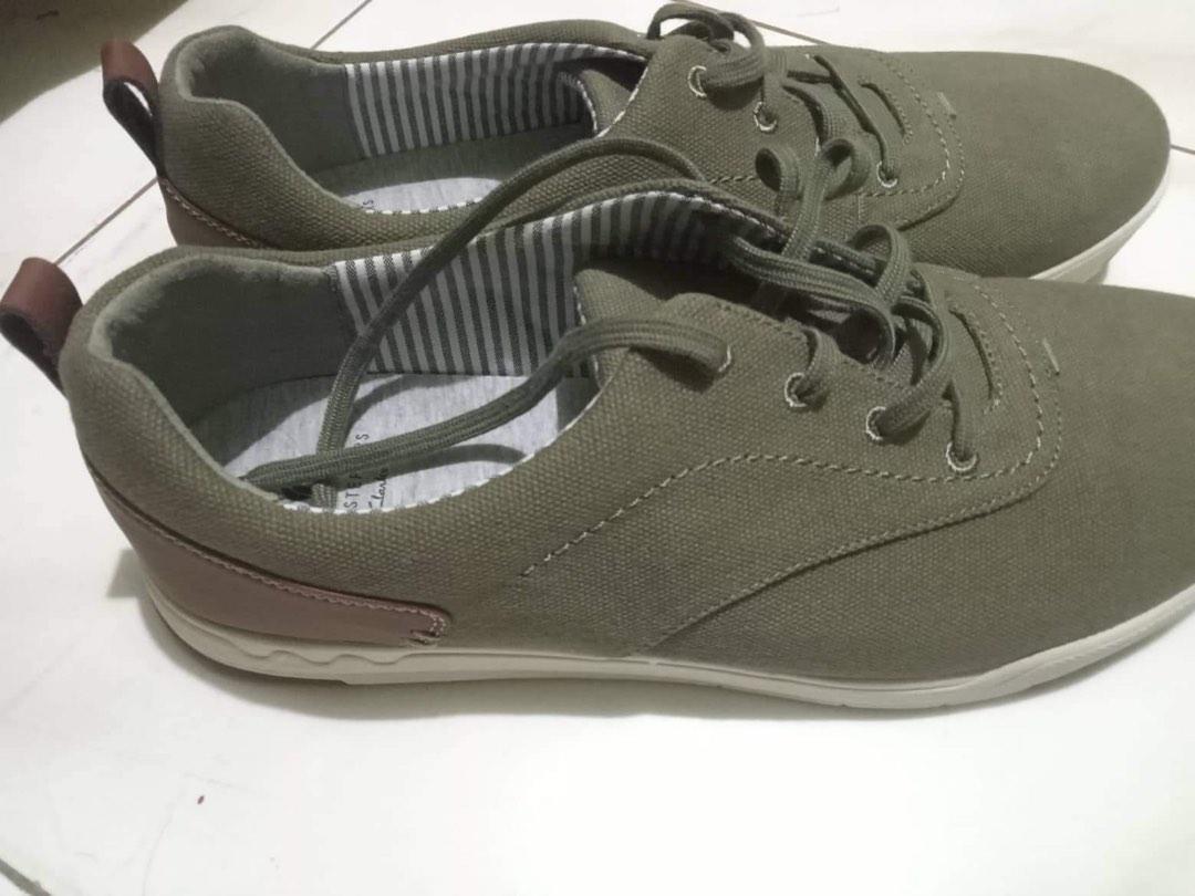 CLARKS STEP ISLE CREW Men s Fashion Footwear Casual Shoes on Carousell