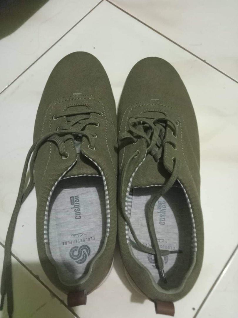 CLARKS STEP ISLE CREW (Category: Casual Shoes) located in Manila. Submitted by pingfed (Listing ID 1184484148, Image 2). Description: CLARKS STEP ISLE CREW US Size 12; Olive Green P2,500.00 (negotiable) NEW; UNUSED; NO BOX LIGHTWEIGHT Clarks Cloudsteppers collection. Canvas with the lightweight EVA sole unit and stripe lining. EVA is one of the best shock absorption materials available; anti-vibrant; resistant to breaking; cushioning with high to