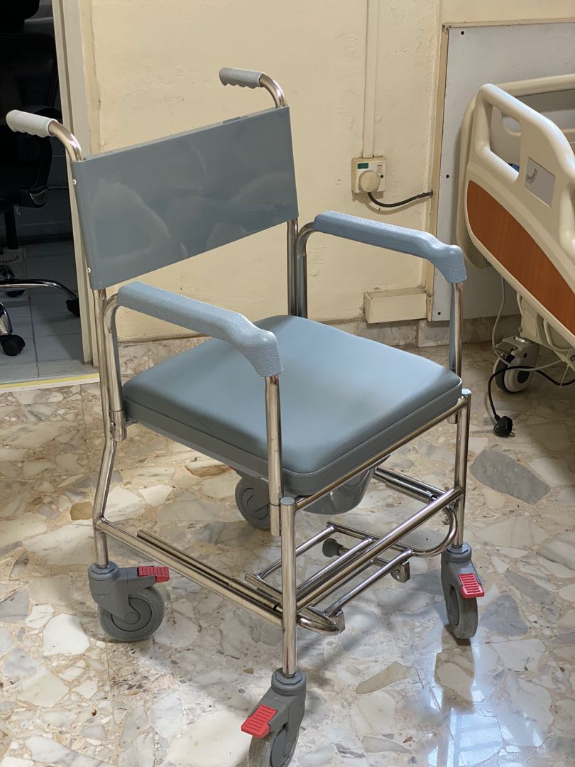 Commode Chair with brake wheels, Health & Nutrition, Assistive