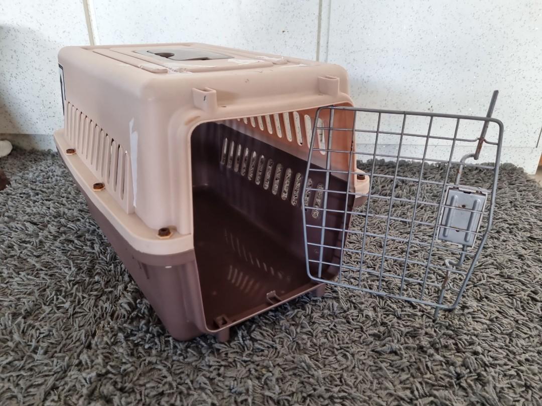 Crate for puppy, Pet Supplies, Homes & Other Pet Accessories on Carousell