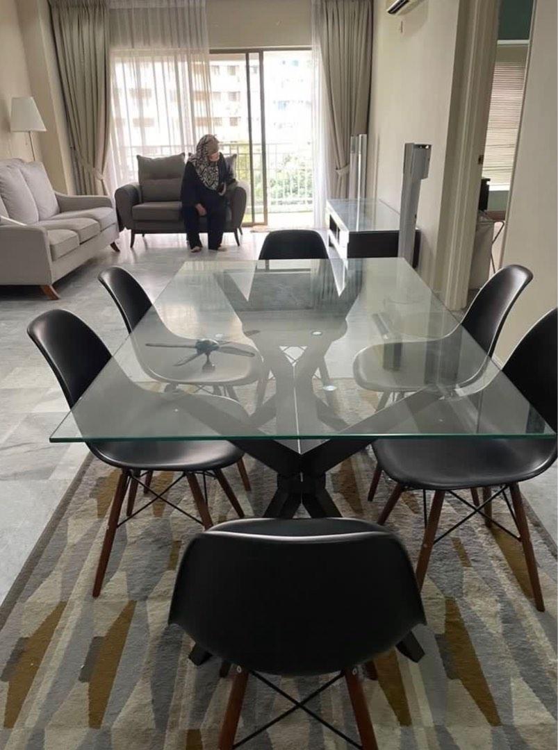 Dining table set (Category: Tables & Sets) located in Cyberjaya. Submitted by ewinncloset (Listing ID 1184303360, Image 3). Description: Set meja makan . Kayu solid . Tempered glass high quality . Proce not include transport . Nak tukar concept jadi nk jual .