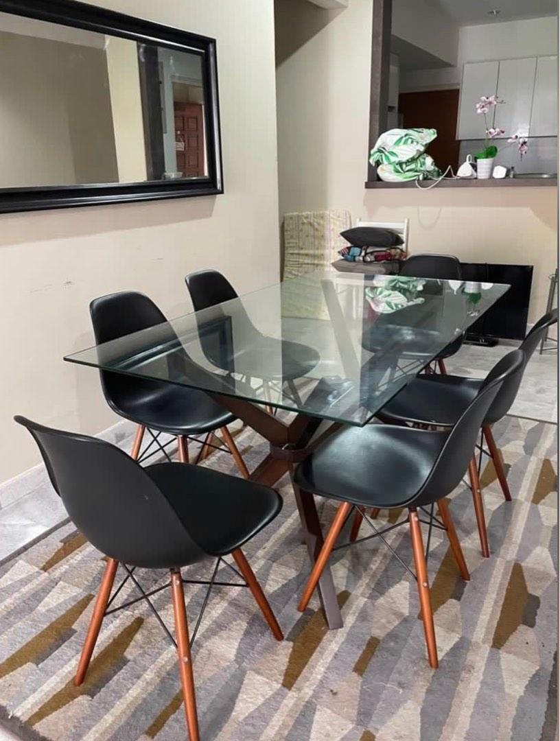 Dining table set (Category: Tables & Sets) located in Cyberjaya. Submitted by ewinncloset (Listing ID 1184303360, Image 1). Description: Set meja makan . Kayu solid . Tempered glass high quality . Proce not include transport . Nak tukar concept jadi nk jual .