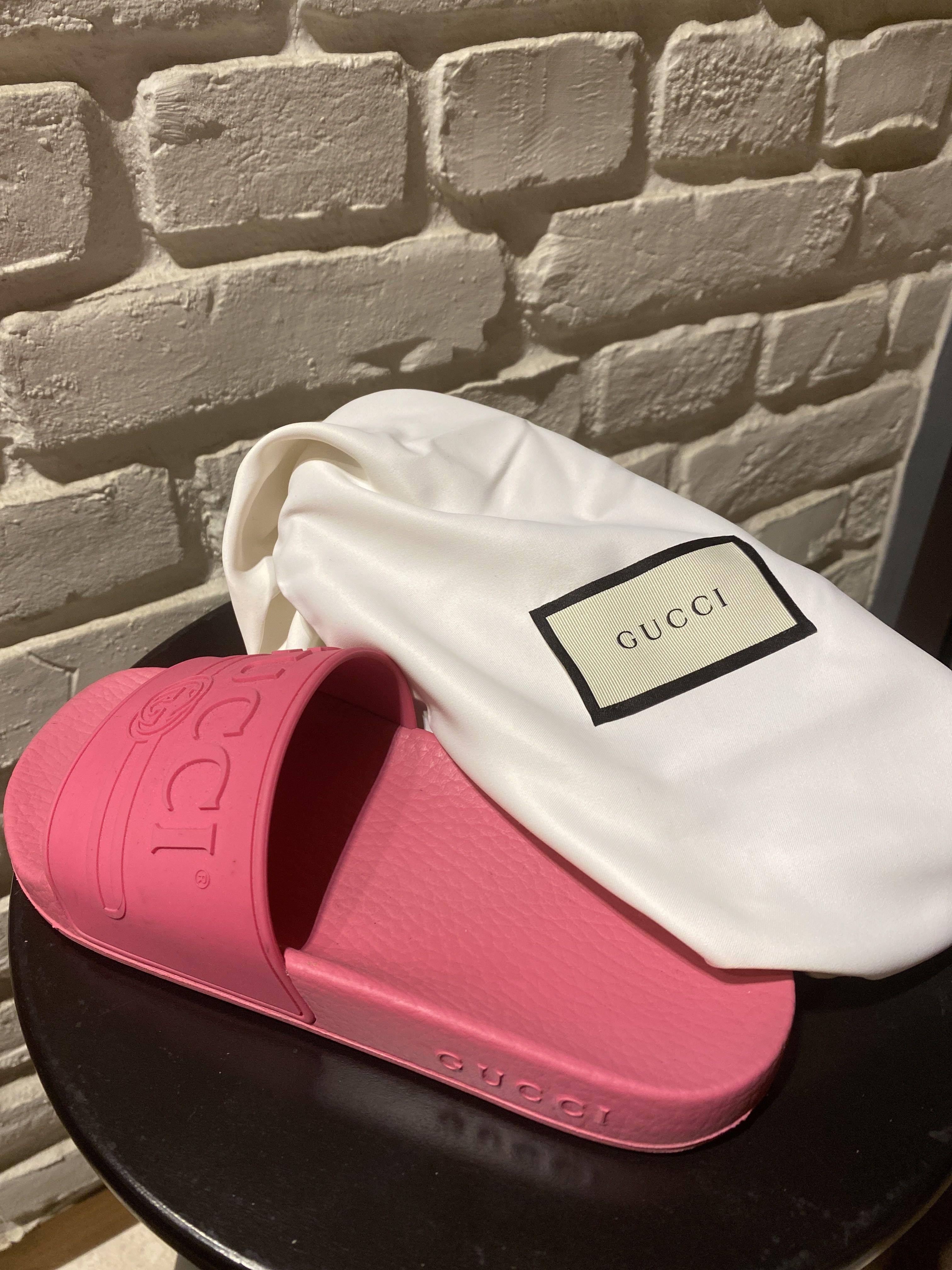 Gucci logo rubber best sale slide sandal pink