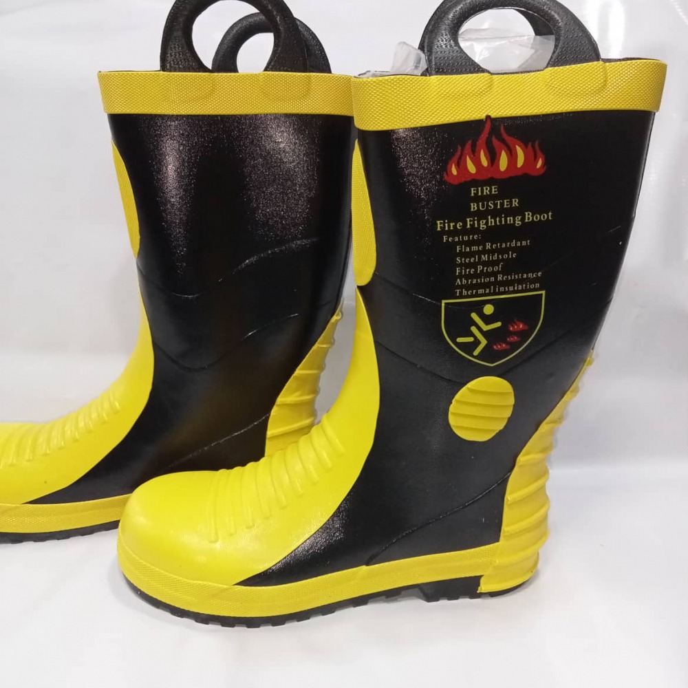 FIRE BUSTER FIRE FIGHTING BOOTS SIZE 43 US10.5, Sports Equipment