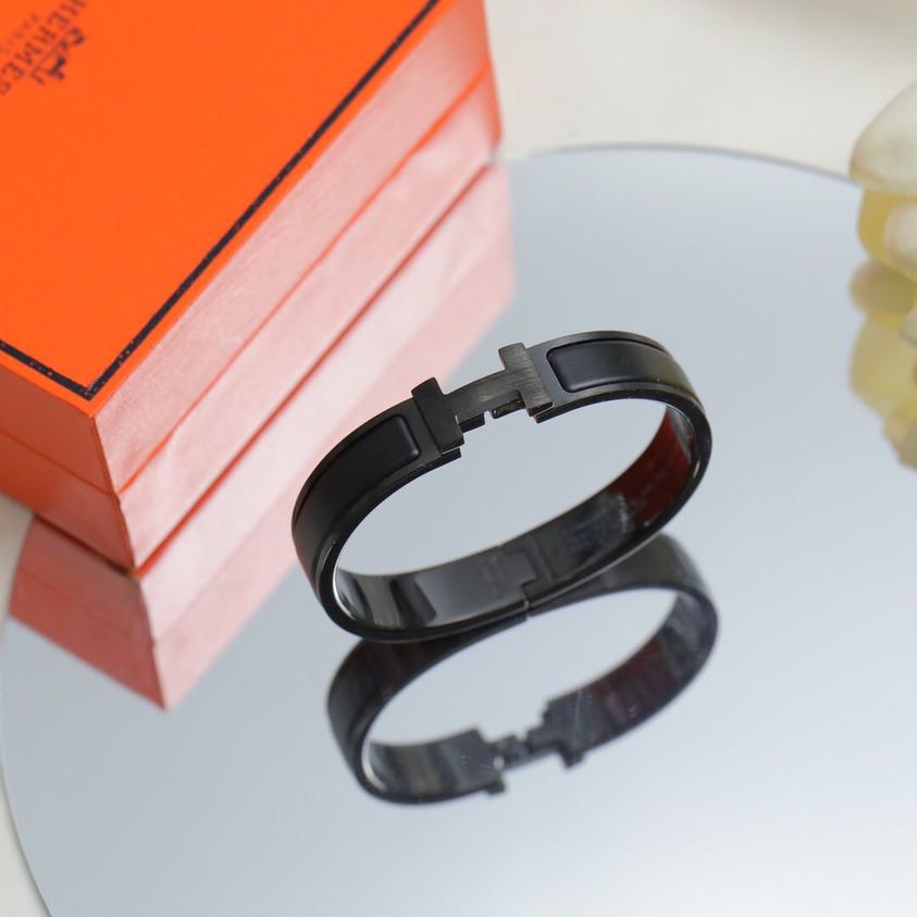 Hermès Clic HH So Black bracelet, Luxury, Accessories on Carousell