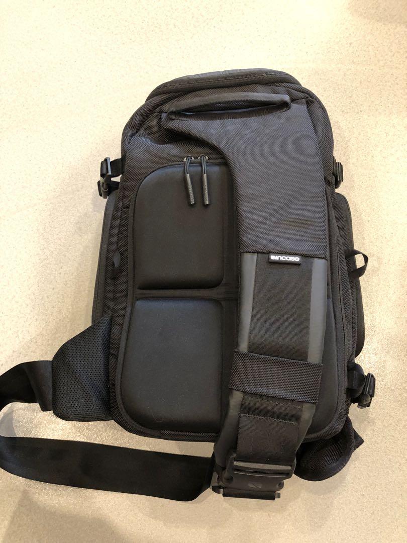 Incase shop sling pack