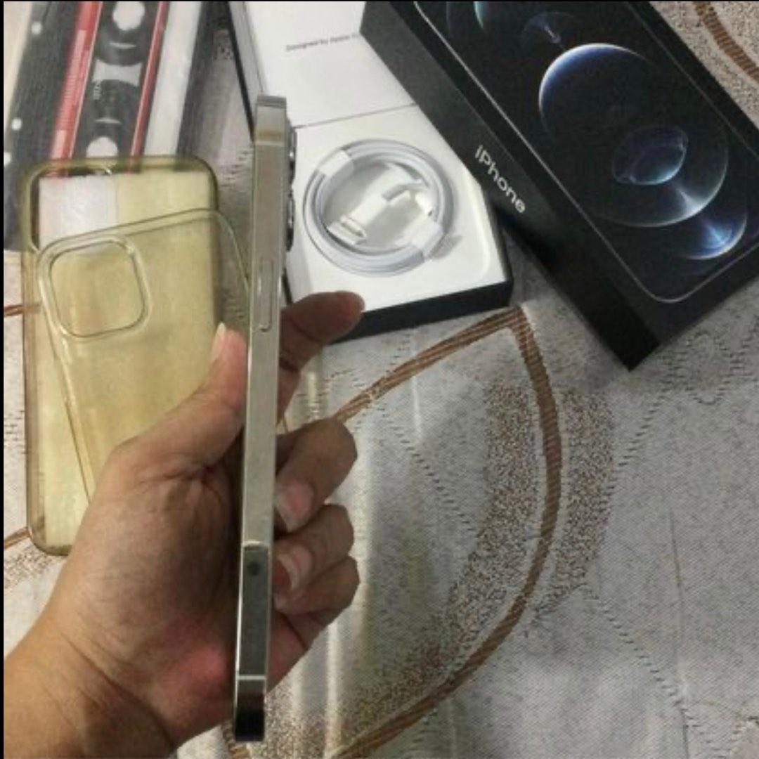 iPhone 12 pro max 128gb (Category: iPhone 12 Series) located in Quezon City. Submitted by yerzone (Listing ID 1184316482, Image 3). Description: FOR SALE ONLY! Matuto po magbasa. iPhone 12 Pro max Silver White ios 14.1 128gb Factory unlocked, any sim pwede 10/10 physical 10/10 performance All buttons, face detection, wifi running A ok Reset and test all u want Unit with box (same serial) Pick up west ave qc Pwede toktok delivery (sf pay nyo po) C