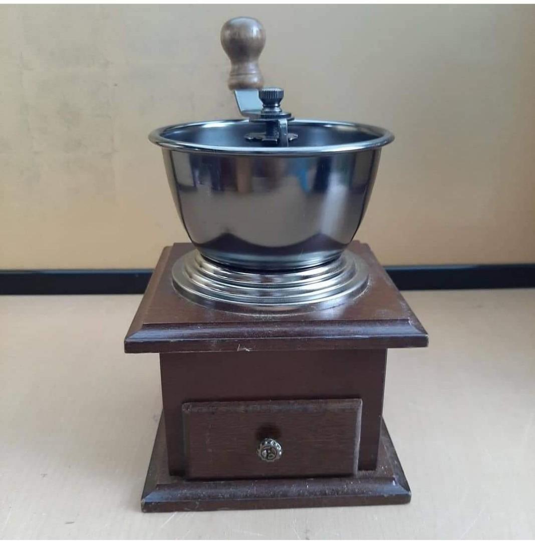JAPAN VINTAGE COFFEE GRINDER, Furniture & Home Living, Kitchenware & Tableware, Coffee & Tea