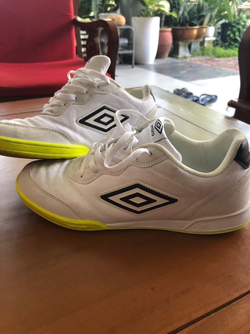 Kasut futsal umbro clearance