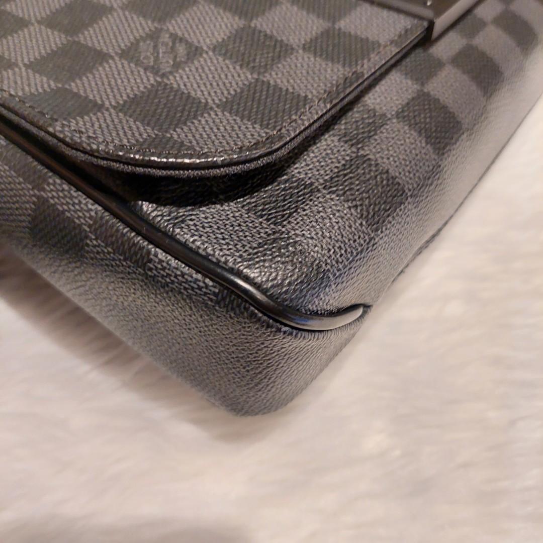 Louis Vuitton District PM (Category: Luxury Bags & Wallets) located in Quezon City. Submitted by luxurybrokerph (Listing ID 1184480058, Image 2). Description: Complete inclusions Guaranteed Authentic.
