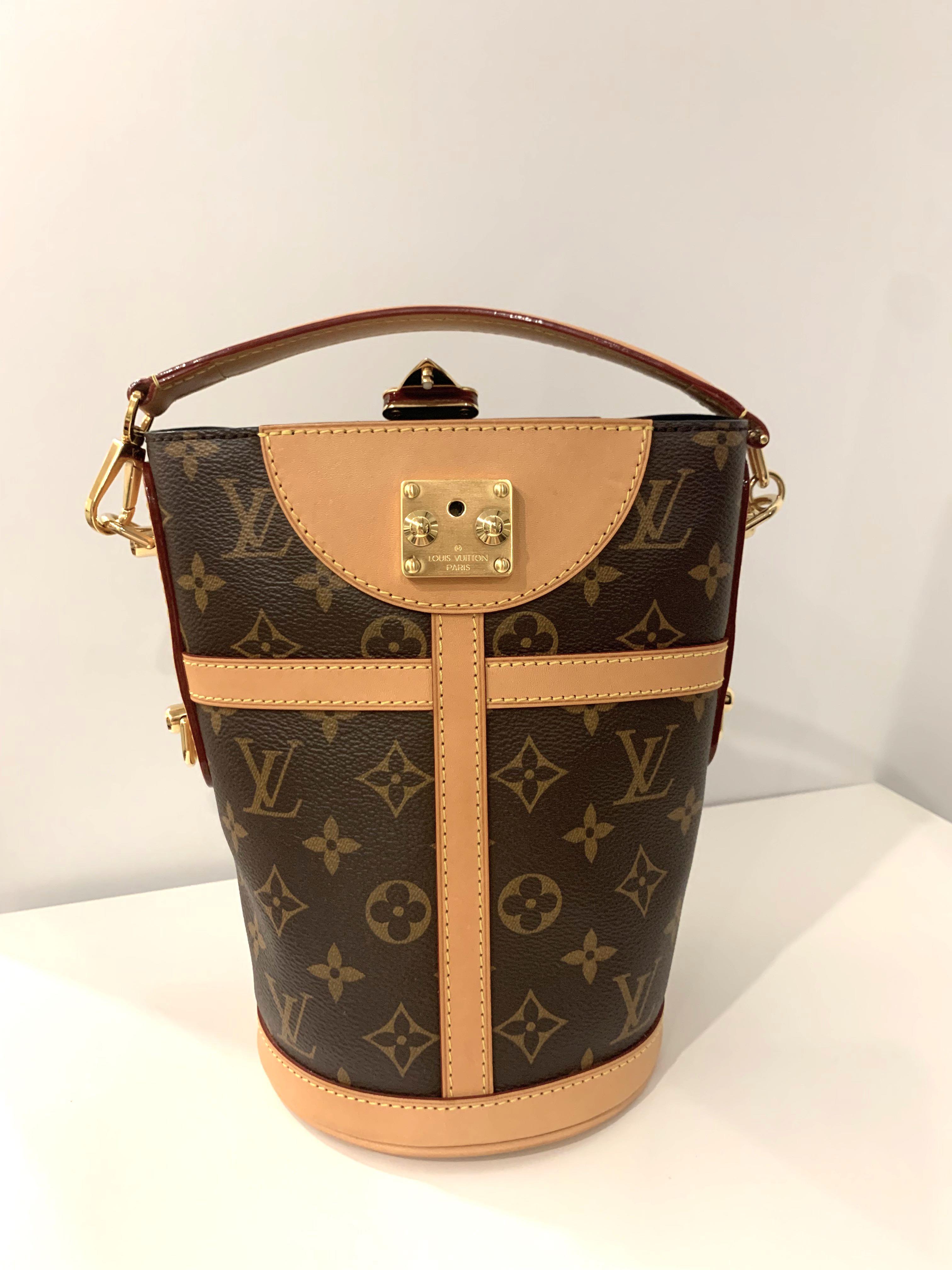 Lv duffle deals bag