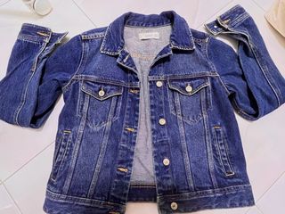(Category: ) located in . Submitted by Thecloset (Listing ID 1184487703, Image 1). Description: .
