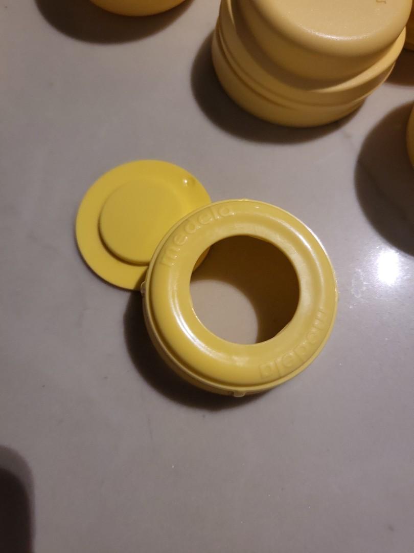Medela storage bottle caps, Babies & Kids, Nursing & Feeding