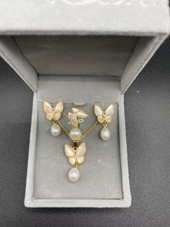 (Category: ) located in . Submitted by QforPearls (Listing ID 1184314887, Image 1). Description: .