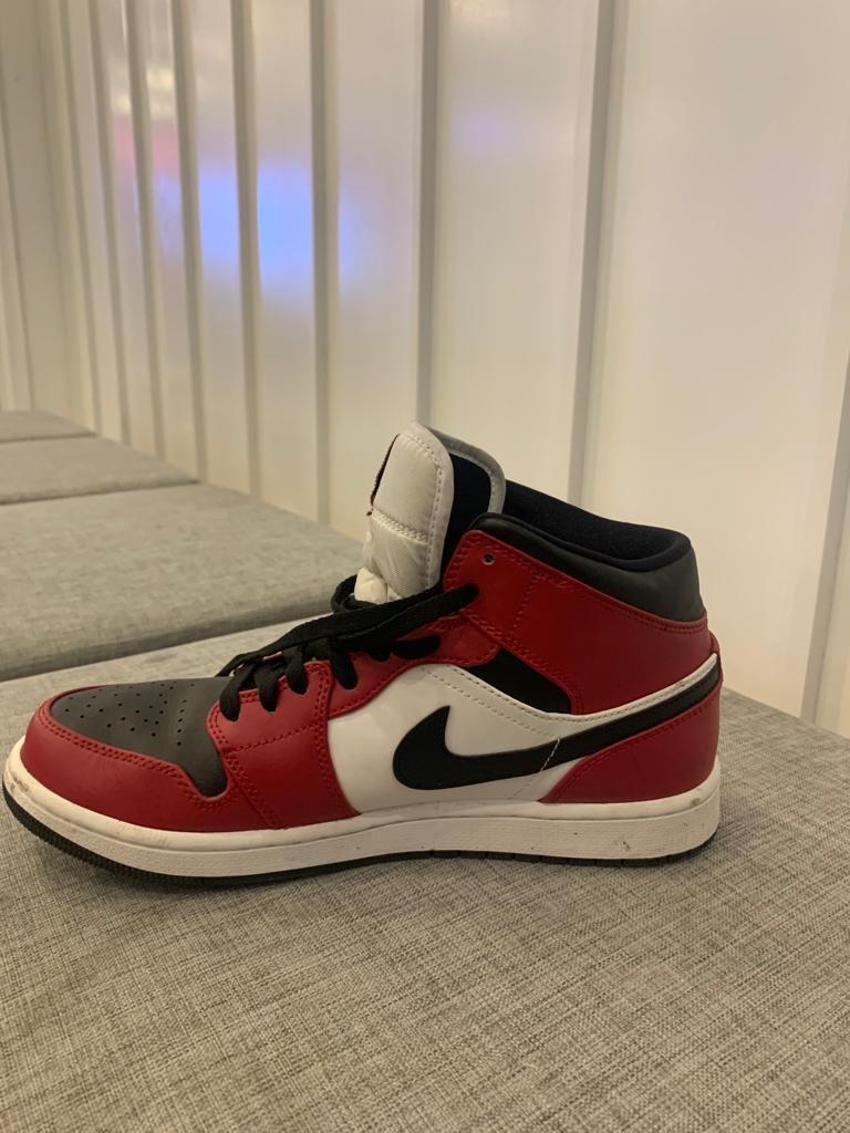 nike jordan mid 1 chicago