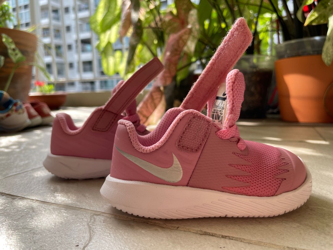 childrens nike velcro shoes