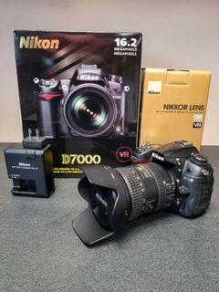 Nikon D7000 16.2MP Digital SLR + Nikkor AF-S DX 18-200mm