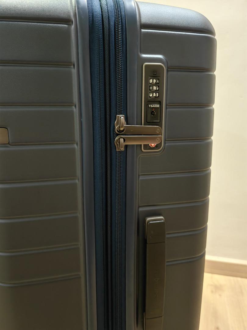 Samsonite Luggage 28 inch Brand New , Hobbies & Toys, Travel, Luggage